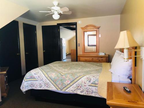 Glenwood Springs Cedar Lodge in Glenwood Springs, USA