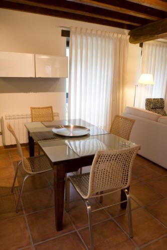 Two-Bedroom Apartment (4-5 Adults)