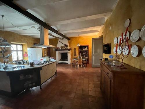 廚房, Castello Stella in Vaglio Serra ,Monferrato unesco in 瓦利奧塞拉