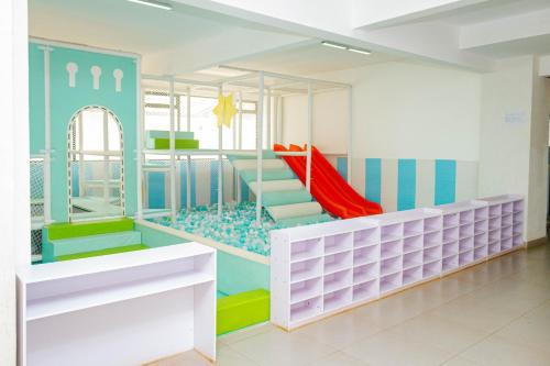 kinderspeeltuin, GRE homes Studio apartment in Ruaka