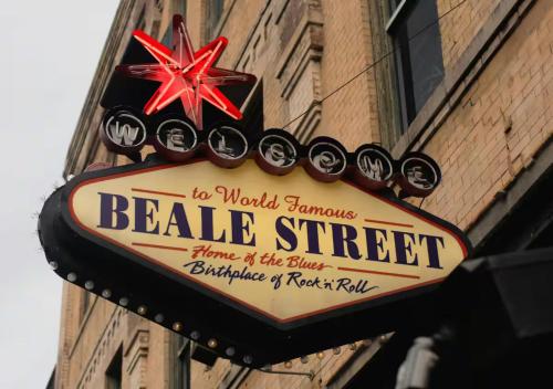 Walk to Memphis Nightlife, 100 Yr Old Cozy Apt Walk to Memphis Nightlife, 100 Yr Old Cozy Apt