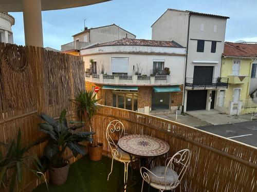 Suites Aronas-hebergements climatises rive droite plein centre ville in Le Grau-du-Roi