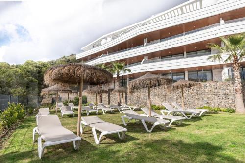 taman, Seaside escape with views, pool and parking REMS in La Capellania