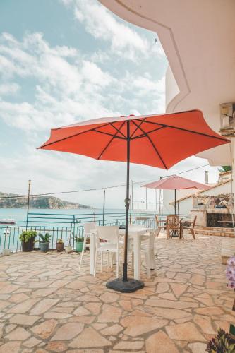 Coastal Bliss Apartment - image 2
