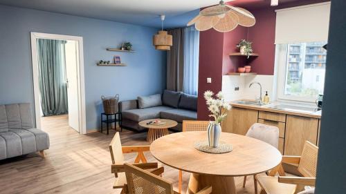 Blue Apartment with balcony - self check-in, Warszawa