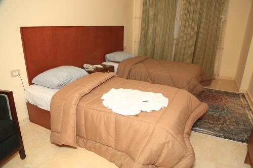 Verssailles Pyramids Hotel - image 13