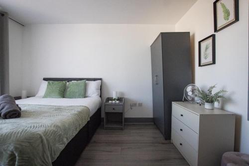1 Bed Apartment in City Centre with Parking, Birmingham (Foto 3)