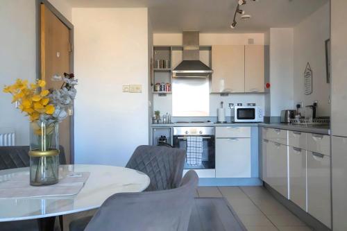 1 Bed Apartment in City Centre with Parking, Birmingham (Foto 9)