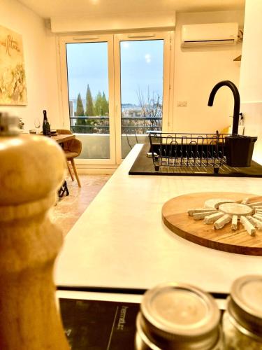 Detente absolue suite luxueuse avec balneo et PS5 in Marie-Therese