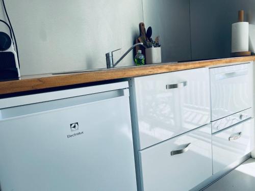 Kitchen, Savane 82 - Vue mer - Acces plage in Gosier