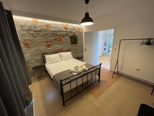 Omoro, Stoupa (foto 9)