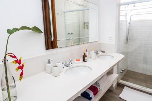King Suite with Sea View image 5