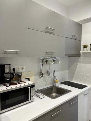 ห้องครัว, อพาร์ตเมนต์ 1 ห้องนอน 1 ห้องน้ำส่วนตัว ขนาด 25 ตร.ม. – ลูตรากิ (Ble Property Atlas 6) in เลาทราคี