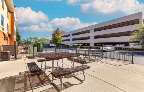 Extended Stay America Suites - Madison - Junction Court - 숙소 외관