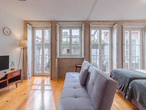 Modern studio in Porto with balcony, Porto