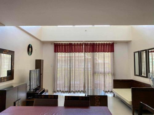2 Bedroom with Lake View at Pico De Loro – khách sạn tại Pico de Loro (Cutad) Cove
