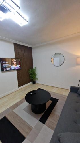 London Luxury near Tube Station, Londýn