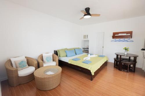 Brizo Hotel and Beach Resort Bataan in Morong