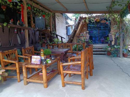 Daisy Food House and Inn in Maria