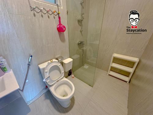 ห้องน้ำ, Staycation Homestay 65 Liberty Grove Near Airport near สนามบินนานาชาติกูชิง