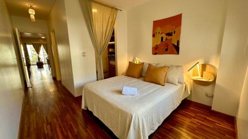 One-Bedroom Apartment image 6