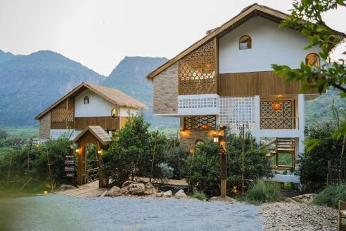 Exterior view, Akha PhamiO อาข่า พามิโอ้  near Huean Him Doi