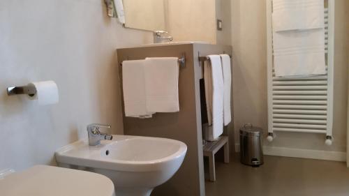 Classic Double Room image 1