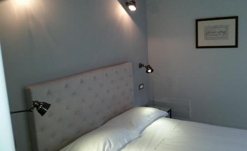 Classic Double Room image 9