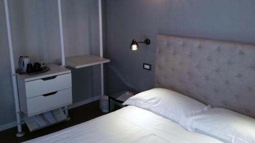 Classic Double Room image 5