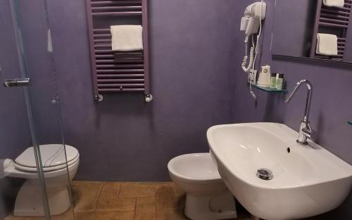 Standard Double Room image 6