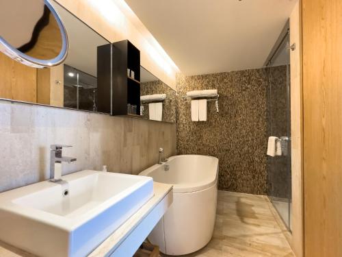 room detail thumbnail 2