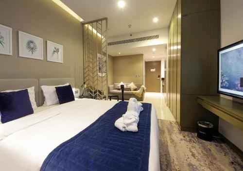 Luxury Studio Apartment Canal View Near Dubai Mall - image 8