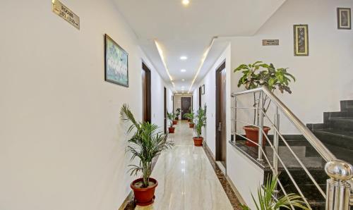 Előcsarnok, Hotel Royal Empirre Near PEC-PGI-PU-Sukhna Lake-Rock Garden-Rose Garden Chandigarh in Nayagaon