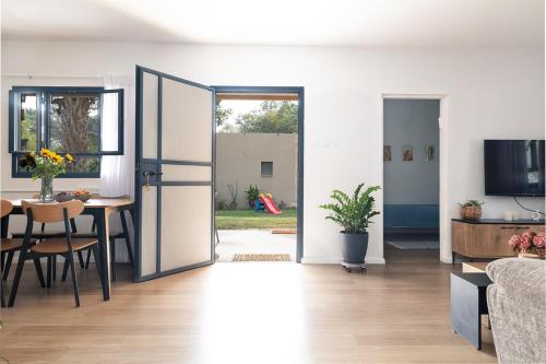 صالة مشتركة/ منطقة التلفزيون, פנינה בחצבה in Hatzeva