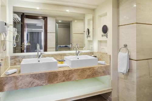 Suite with Sea View image 10