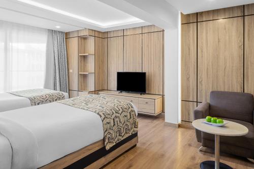 Deluxe Double Room image 5