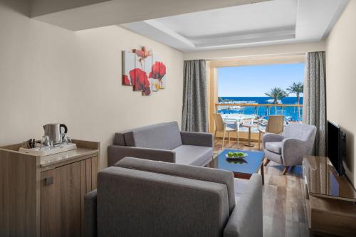 Suite with Sea View image 6