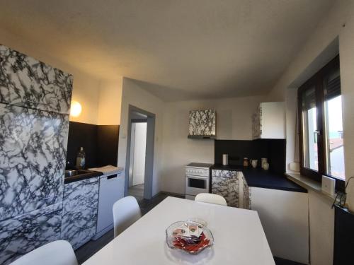 Spacious Room in Modern Flat, Innsbruck (foto 3)