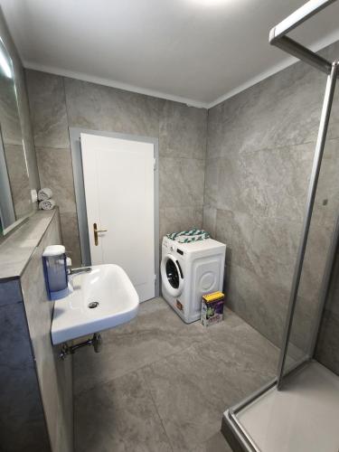 Spacious Room in Modern Flat, Innsbruck (foto 4)