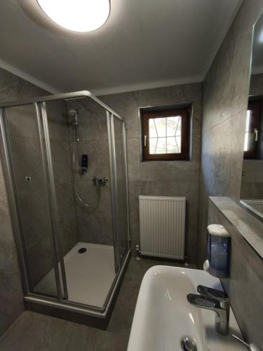 Spacious Room in Modern Flat, Innsbruck (foto 6)