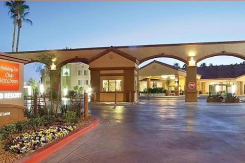 Close to the Strip 1BD resort condo ideal for families or friends gateaway - image 13