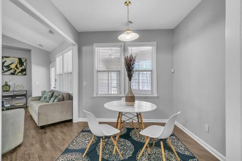 Spacious Family Retreat in Atlanta - Sleeps 10 in South Fulton