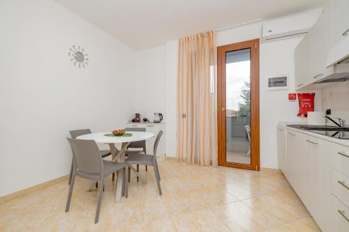 Facilities, A5 Girasole - Rho Fiera MPX - Three-room Double Amenities in Cesate