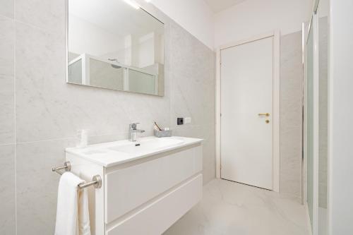 Shower, A5 Girasole - Rho Fiera MPX - Three-room Double Amenities in Cesate