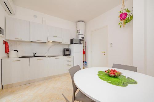 Facilities, A5 Girasole - Rho Fiera MPX - Three-room Double Amenities in Cesate