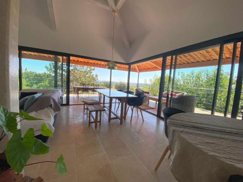 Villa Japandi avec vue - en Uzège