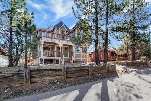 Canyon Castle Mtn Retreat w Hot Tub & Fireplace