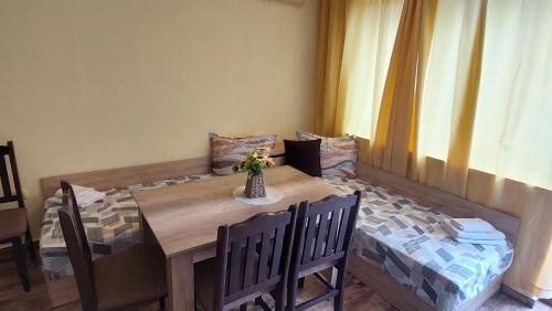 One-Bedroom Apartment image 4