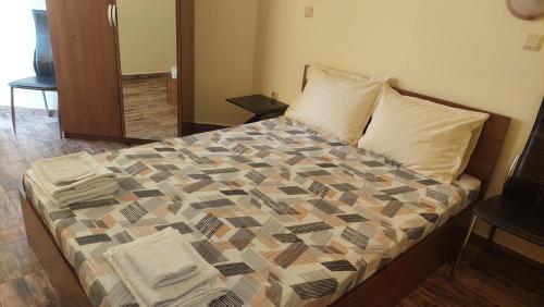 One-Bedroom Apartment image 2