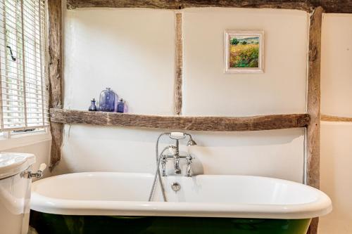 Hunts Cottage - Pet friendly - From £200 Per Night in Harpsden